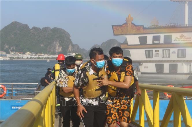 Diễn tập phương án phòng cháy, chữa cháy cho tàu du lịch ảnh 2