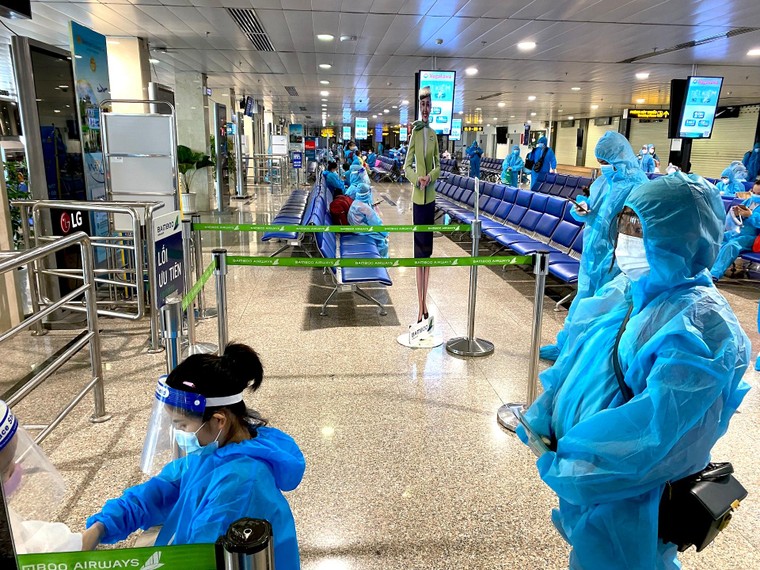 Bamboo Airways thực hiện 2 chuyến bay đưa gần 400 công dân Quảng Bình về quê ảnh 2