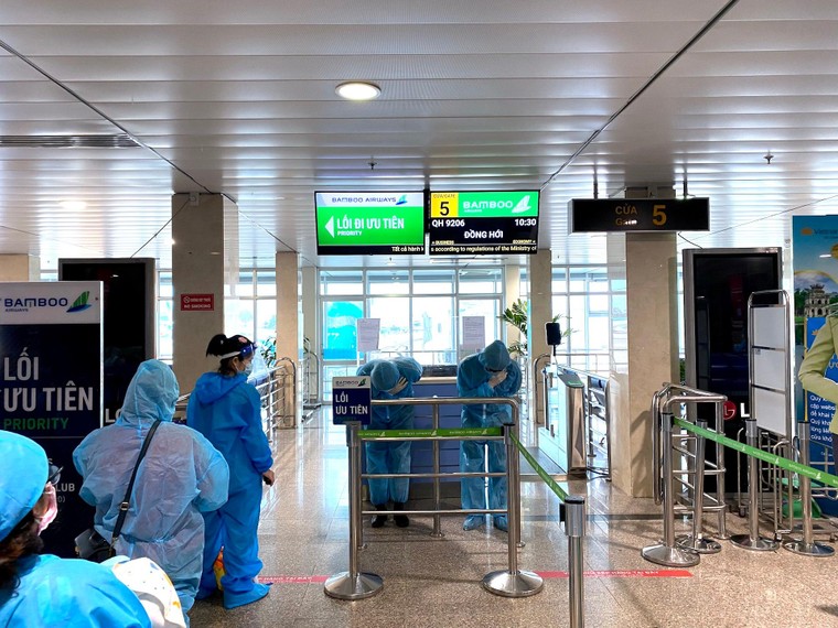 Bamboo Airways thực hiện 2 chuyến bay đưa gần 400 công dân Quảng Bình về quê ảnh 3
