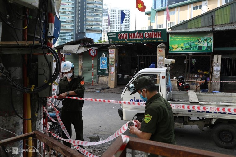 Khẩn cấp bóc tách F0 tại ổ dịch phức tạp nhất Hà Nội ảnh 10