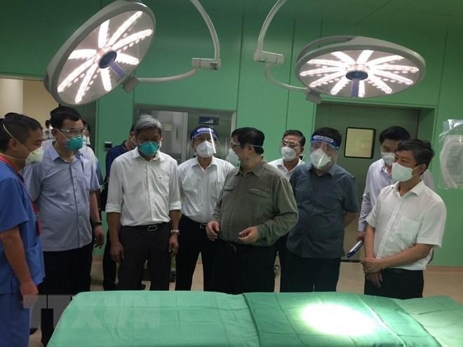 Thủ tướng kiểm tra các cơ sở điều trị COVID-19 ở Bình Dương ảnh 1