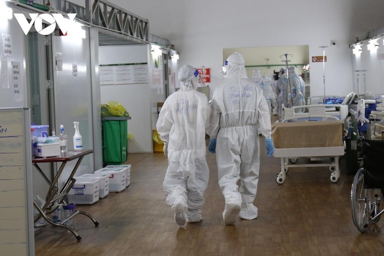 COVID-19: Ngón tay cái, biểu tượng của sự sống ảnh 11