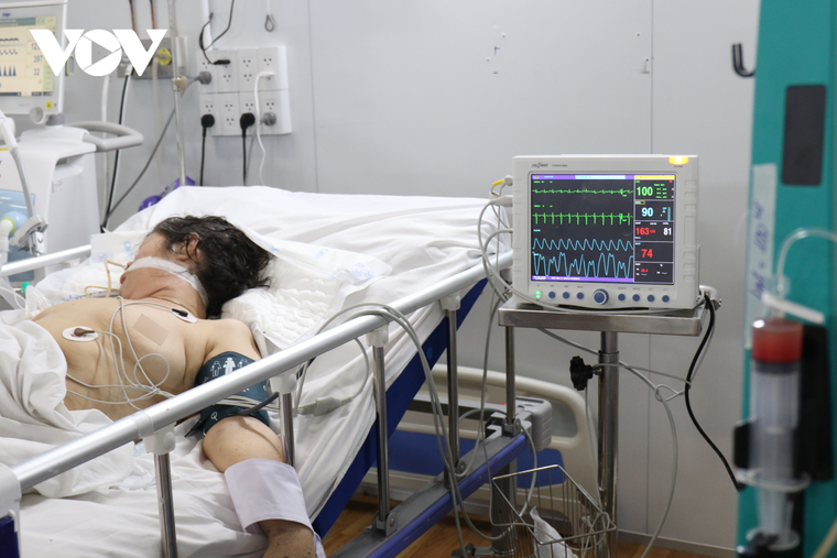 COVID-19: Ngón tay cái, biểu tượng của sự sống ảnh 7