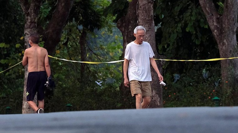 Hà Nội vừa nới lỏng giãn cách, người dân kéo nhau đi tập thể dục ảnh 10