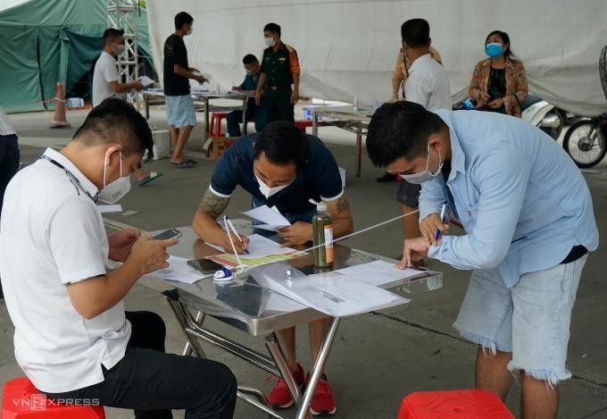 Hàng ngàn người trở lại Hà Nội ảnh 2