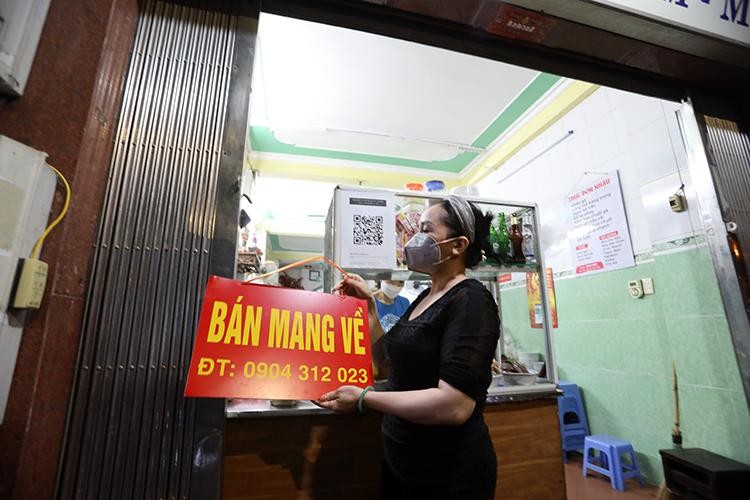 Chủ quán Hà Nội tất bật dọn dẹp để mở cửa trở lại ảnh 9
