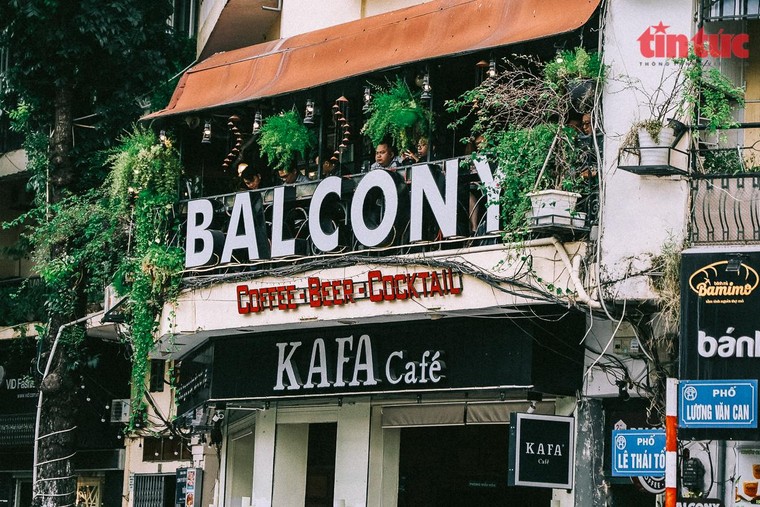 Người dân háo hức đến quán cafe sau nhiều tháng giãn cách xã hội ảnh 8