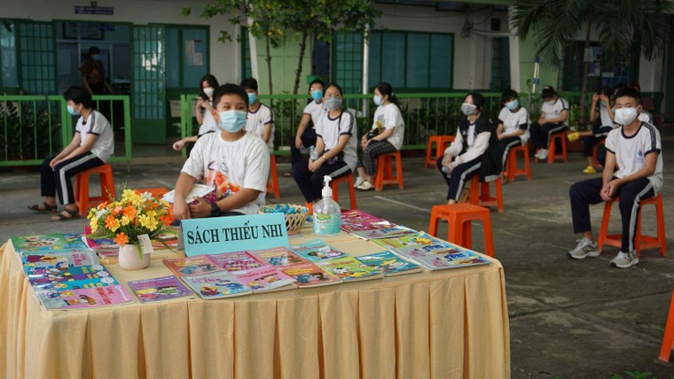 TP HCM: Học sinh đi tiêm vaccine được đọc truyện tranh, xem phim hoạt hình ảnh 6