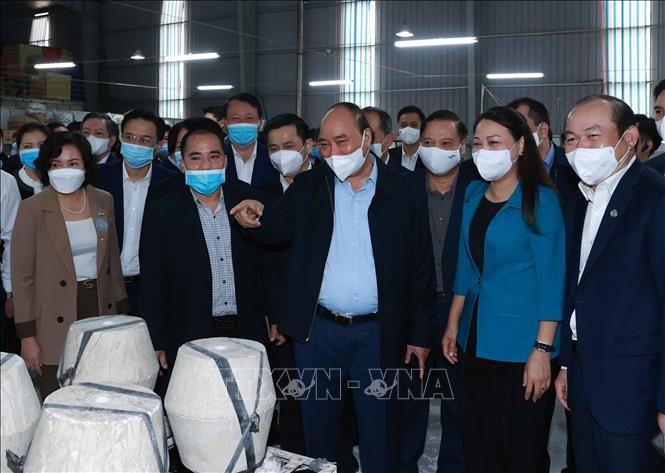 Chủ tịch nước Nguyễn Xuân Phúc thăm và làm việc tại tỉnh Ninh Bình ảnh 1