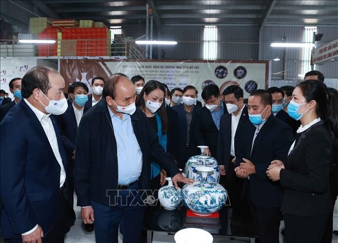 Chủ tịch nước Nguyễn Xuân Phúc thăm và làm việc tại tỉnh Ninh Bình ảnh 2