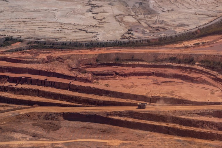 Mỹ bị Trung Quốc cho 'hít khói' trong cuộc đua năng lượng sạch ảnh 1