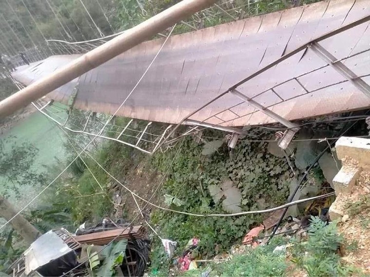 Cao Bằng: Ô tô chở quá tải làm sập cầu treo ảnh 1