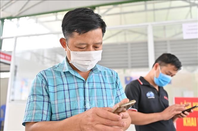 Người dân gặp khó khi khai báo y tế qua chốt kiểm soát do lỗi hệ thống phần mềm ảnh 2