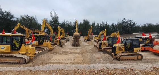 Quảng Bình: Khởi công dự án đường ven biển có tổng mức đầu tư gần 2.200 tỷ đồng ảnh 1