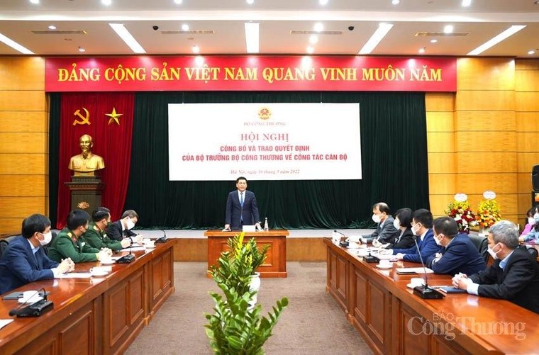 Trao quyết định bổ nhiệm Phó Tổng Biên tập Báo Công Thương ảnh 1