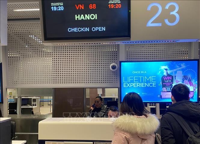 Chuyến bay sơ tán thứ hai từ Romania về Việt Nam ảnh 7