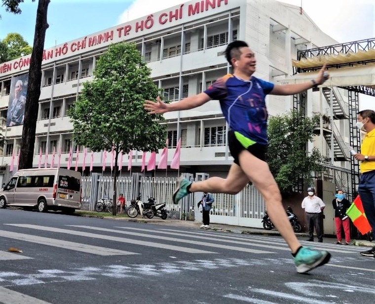 TP.HCM: Thanh niên tham gia chạy bộ hưởng ứng Giờ Trái Đất 2022 ảnh 1