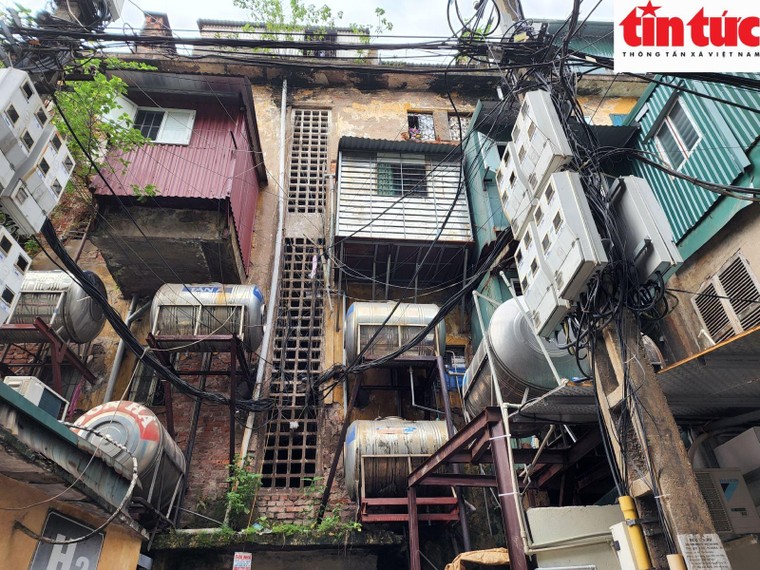 'Chuồng cọp' chung cư cũ - lợi bất cập hại ảnh 1