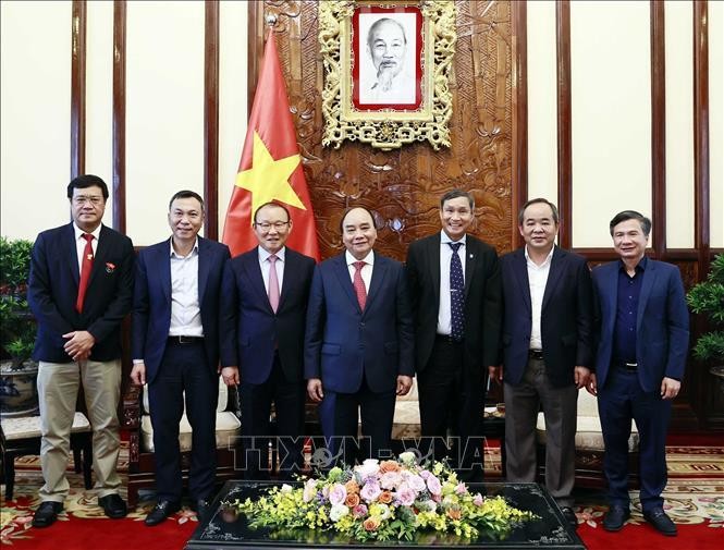 Chủ tịch nước tiếp HLV Park Hang-seo và Mai Đức Chung ảnh 8