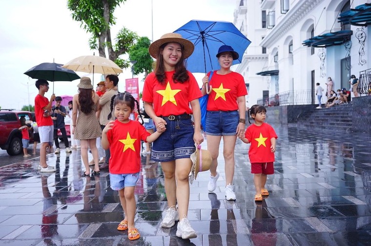 1.000 xe VinFast “chiếm sóng” sự kiện kỉ lục xếp bản đồ Việt Nam ảnh 1