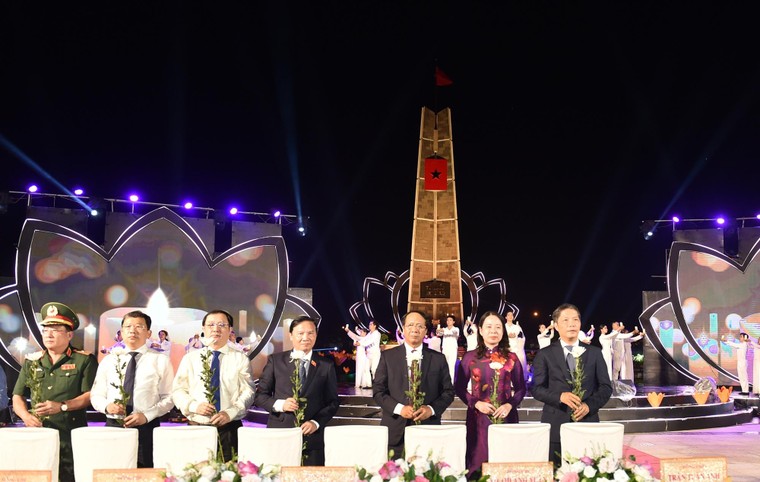 'Khúc tráng ca hòa bình' tái hiện và khắc ghi những trang sử hào hùng ảnh 8