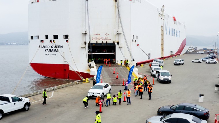 Lô xe đầu tiên cập cảng California - VinFast nhận giấy phép bán hàng tại Mỹ ảnh 1