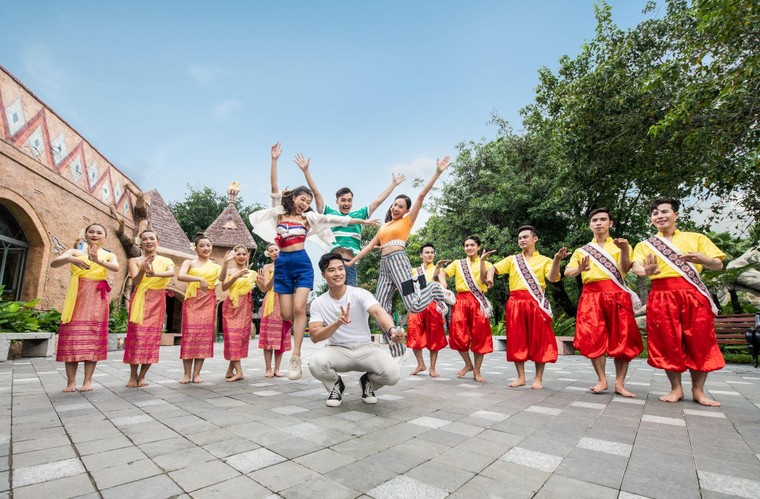 Xuyên không đón ‘Tết chất’ khắp 3 miền VinWonders ảnh 5