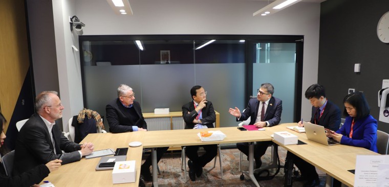 Thúc đẩy hợp tác với ĐH Cambridge trong tăng trưởng xanh và KHCN ảnh 3