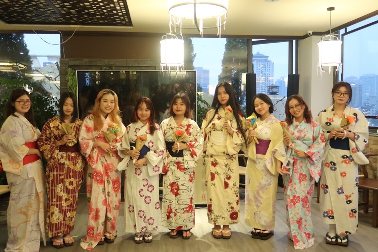 Đắm chìm trong sắc màu của giấy với sự kiện gấp giấy “Origashi Hông?” ảnh 1