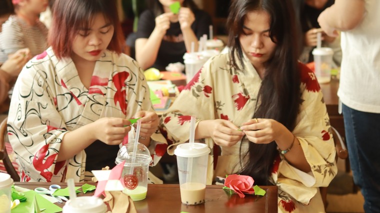 Đắm chìm trong sắc màu của giấy với sự kiện gấp giấy “Origashi Hông?” ảnh 5