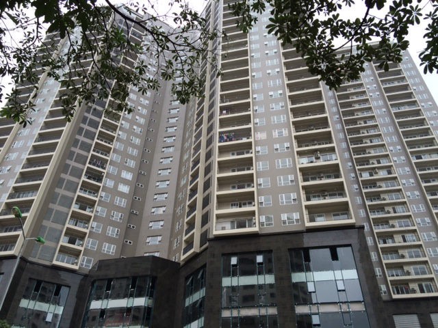 Hai cụm chung cư gần nhau, “số phận” khác nhau? ảnh 1