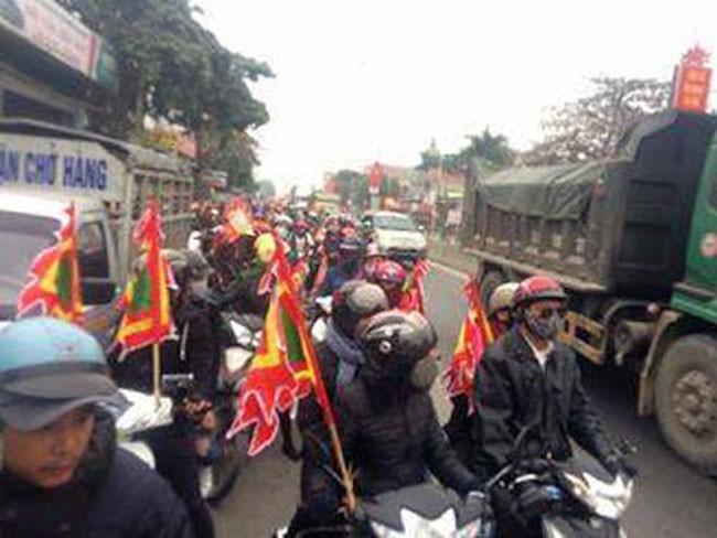 Một số giáo dân ở Quỳnh Lưu bị kích động tụ tập ảnh 1