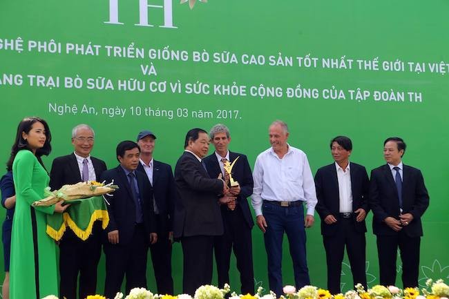 Tập đoàn TH tiên phong làm sữa hữu cơ ảnh 2