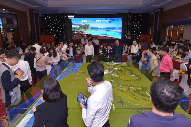 Khách hàng hào hứng xuống tiền tại “kỳ quan” FLC Hạ Long ảnh 2