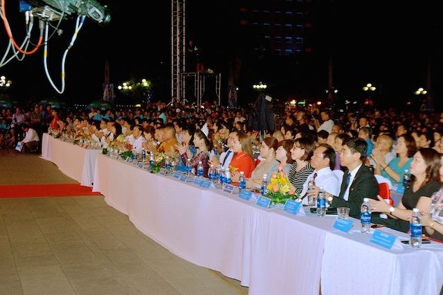 Mỹ Tâm đưa Hoa hậu Hoàng Kim “kết nối yêu thương” tại quê nhà ảnh 2