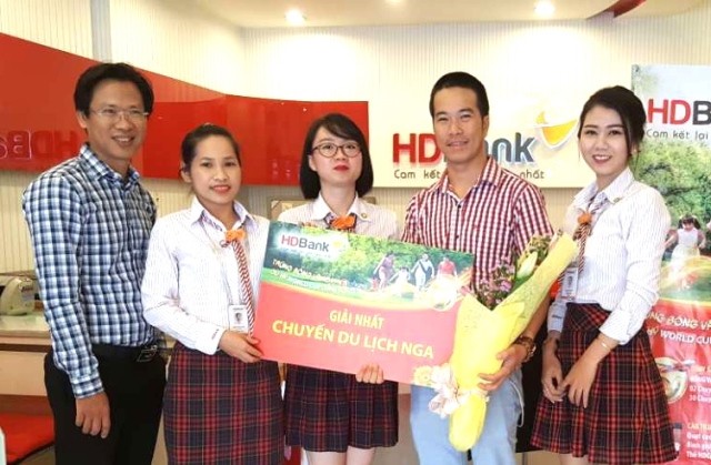 Khách hàng HDBank trúng quả bóng vàng 1 kg ảnh 1