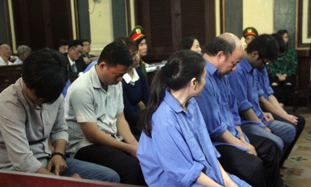 Giám đốc ngân hàng chiếm đoạt 2.660 lượng vàng đối mặt án tử hình ảnh 1