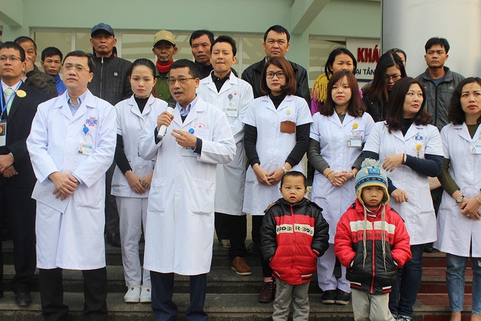 Ấm lòng những chuyến xe yêu thương đưa bệnh nhân ung thư về nhà ăn tết ảnh 1