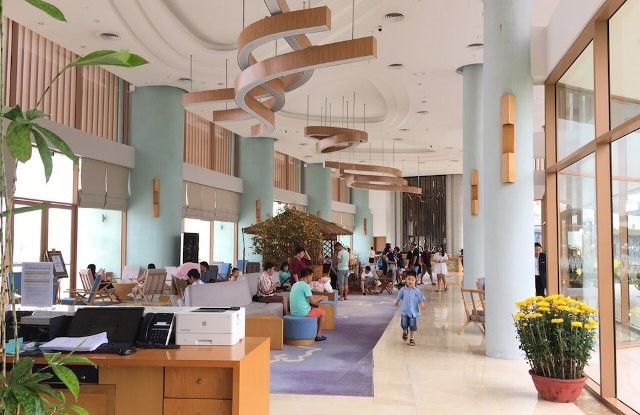 Khách du xuân đổ về chật kín các điểm du lịch mới nổi ảnh 2