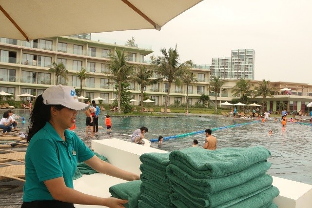 Du khách ùn ùn đổ về Sầm Sơn dịp nghỉ lễ 30/4 – 1/5 ảnh 3