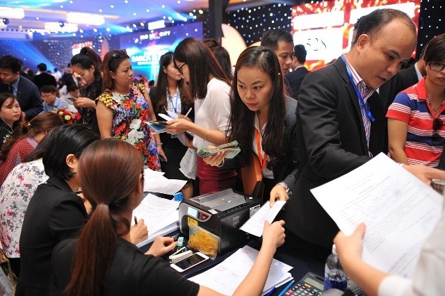 Đổ xô ‘gom hàng’ tại lễ ra mắt FLC Lux City Quy Nhơn ảnh 2