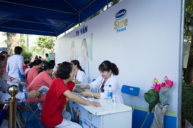 Vinamilk Sure Prevent đồng hành cùng phong trào rèn luyện sức khỏe người cao tuổi ảnh 1