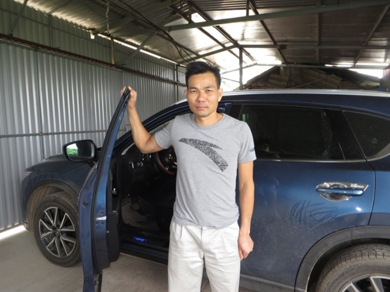 Vắt sữa bò ra... ô tô ảnh 1