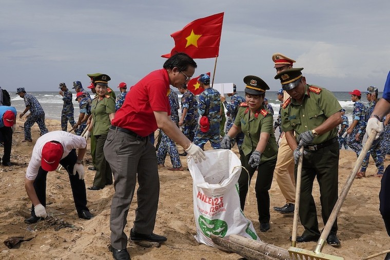 Ra quân ‘Hãy làm sạch biển’ 2018 ảnh 2
