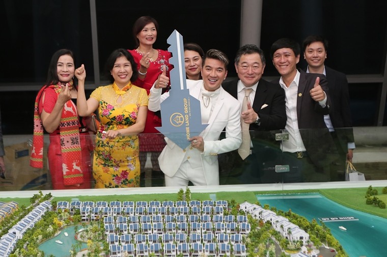 Ca sĩ Đàm Vĩnh Hưng là ‘đại sứ thương hiệu HomeLand’ ảnh 1