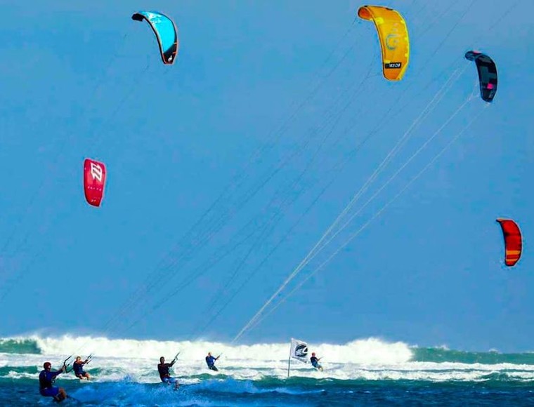 Biển Ninh Chữ (Ninh Thuận) sôi động chưa từng có trong ‘đại tiệc’ lướt ván diều ảnh 4