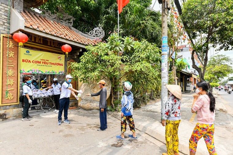 Những trái tim giàu lòng trắc ẩn trong mùa dịch Covid -19 ảnh 7