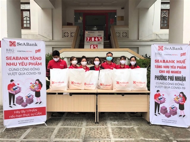 SeABank trao tặng hơn 16.000 suất quà cho người khó khăn bị ảnh hưởng bởi Covid-19 ảnh 3