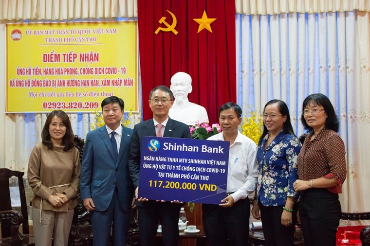 Ngân hàng Shinhan tiếp sức đồng bào miền Tây vượt qua hạn mặn ảnh 1