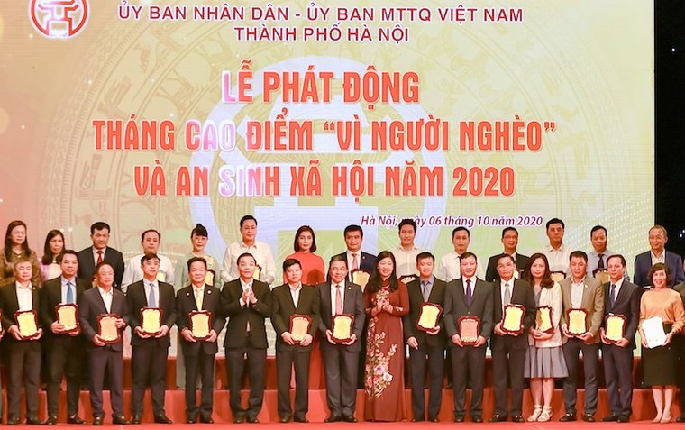 ‘Bầu’ Hiển ủng hộ 5 tỷ đồng cho quỹ Vì người nghèo Thành phố Hà Nội ​ ảnh 2